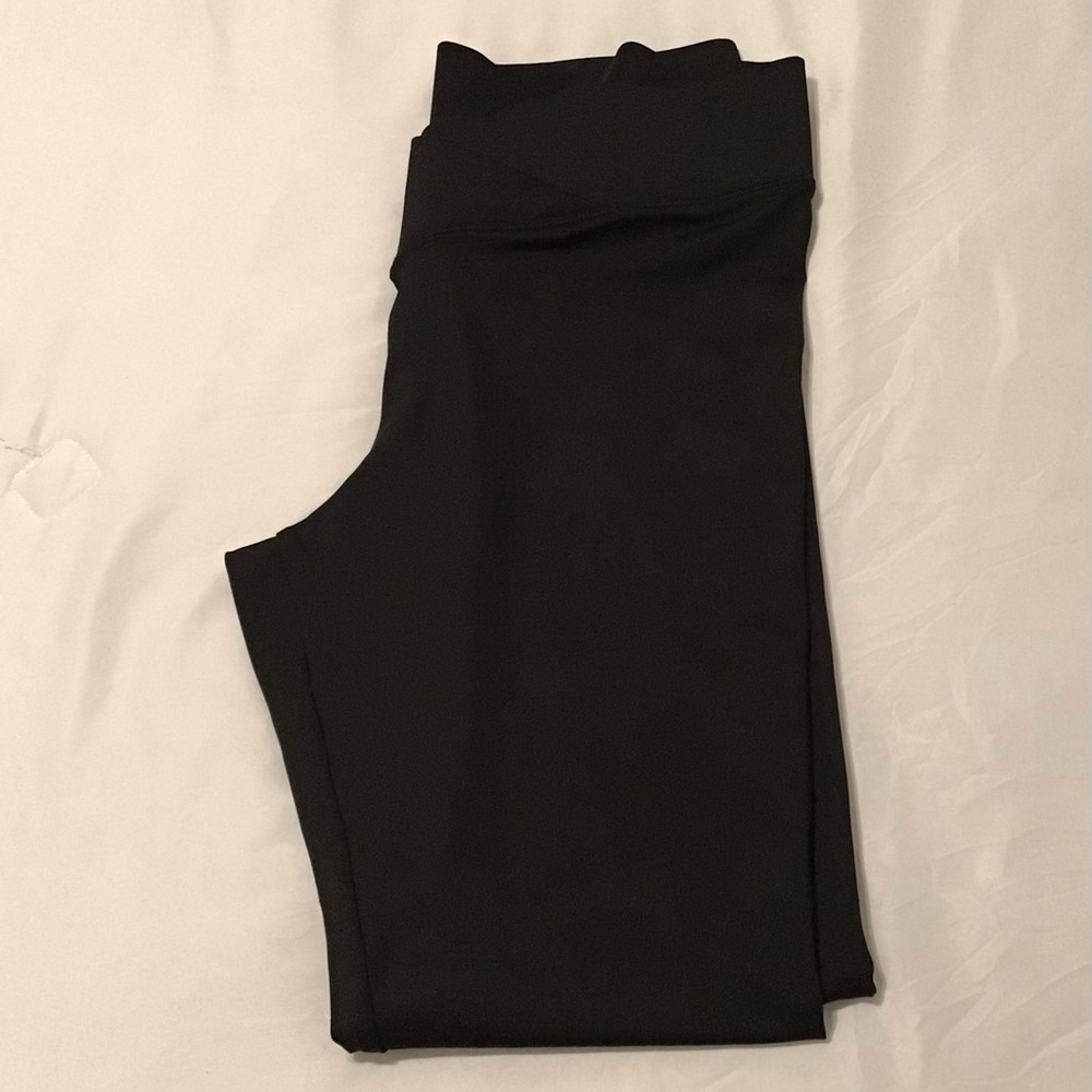 ⭐️EXPRESS Women’s Black V Waistband Leggings